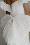 Large Detachable Bow Train Textured Bring Drama Look To The Gown DY023