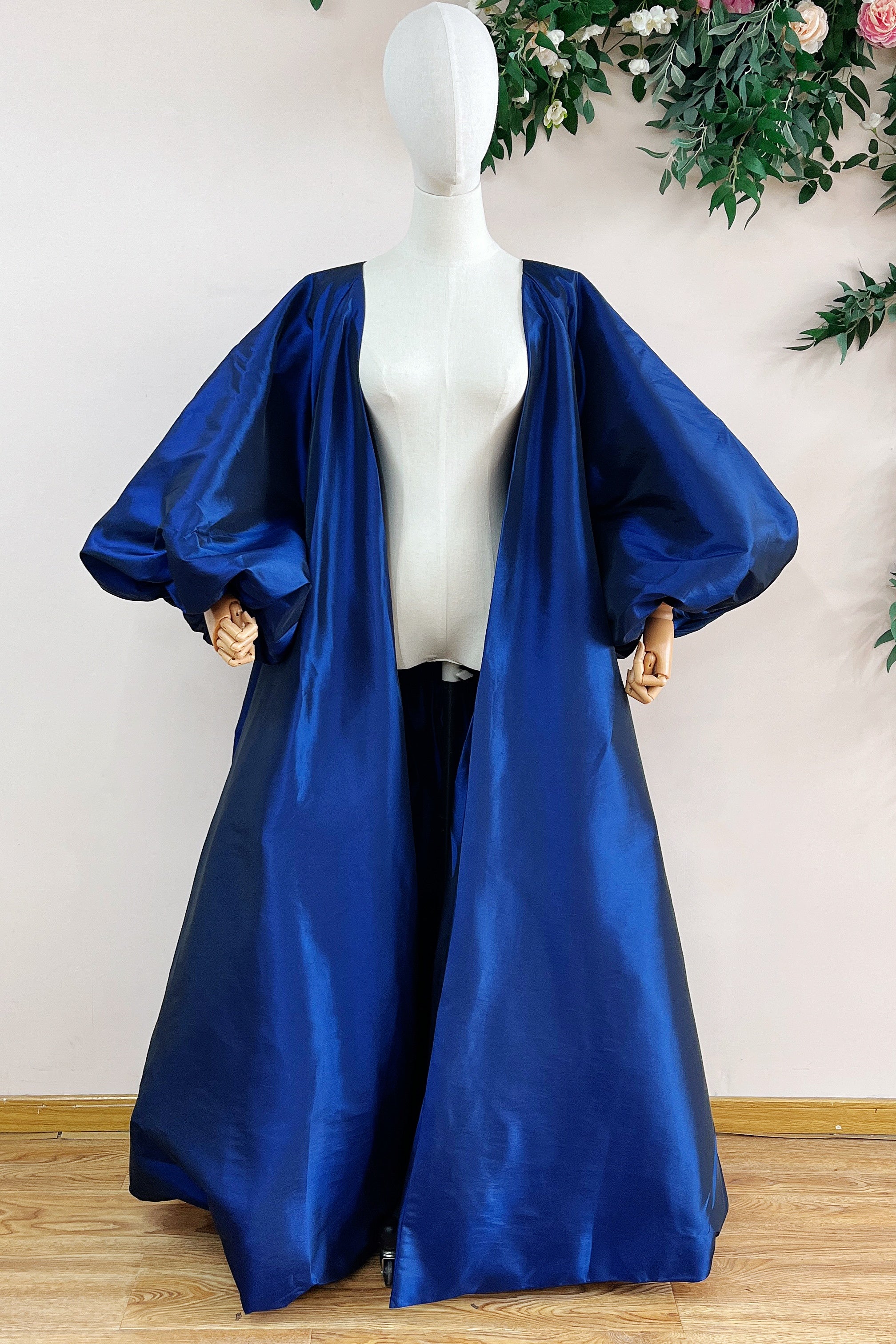 what winter cape medival dress Capes / Cloaks Medieval Clothing: Tunics, Dresses, Cloaks for Renaissance, Pirates... Sons of Vikings The left side that hangs down can be thrown over the shoulder to free the left arm (as seen in the pictures) Medieval & Viking cloak for