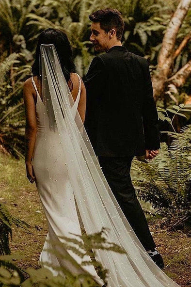 V182 Classic minimalist pearl veil