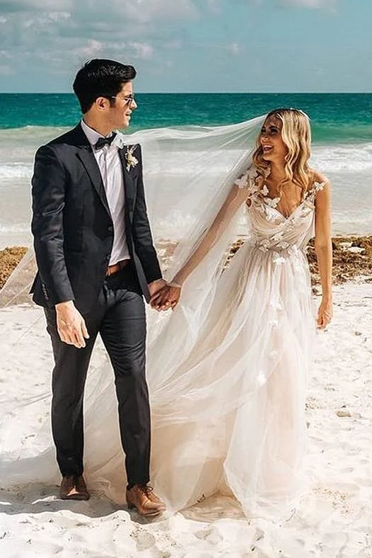 V Neck A Line Bohemian Lace Wedding Dresses TB1442