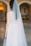 V182 Classic minimalist pearl veil