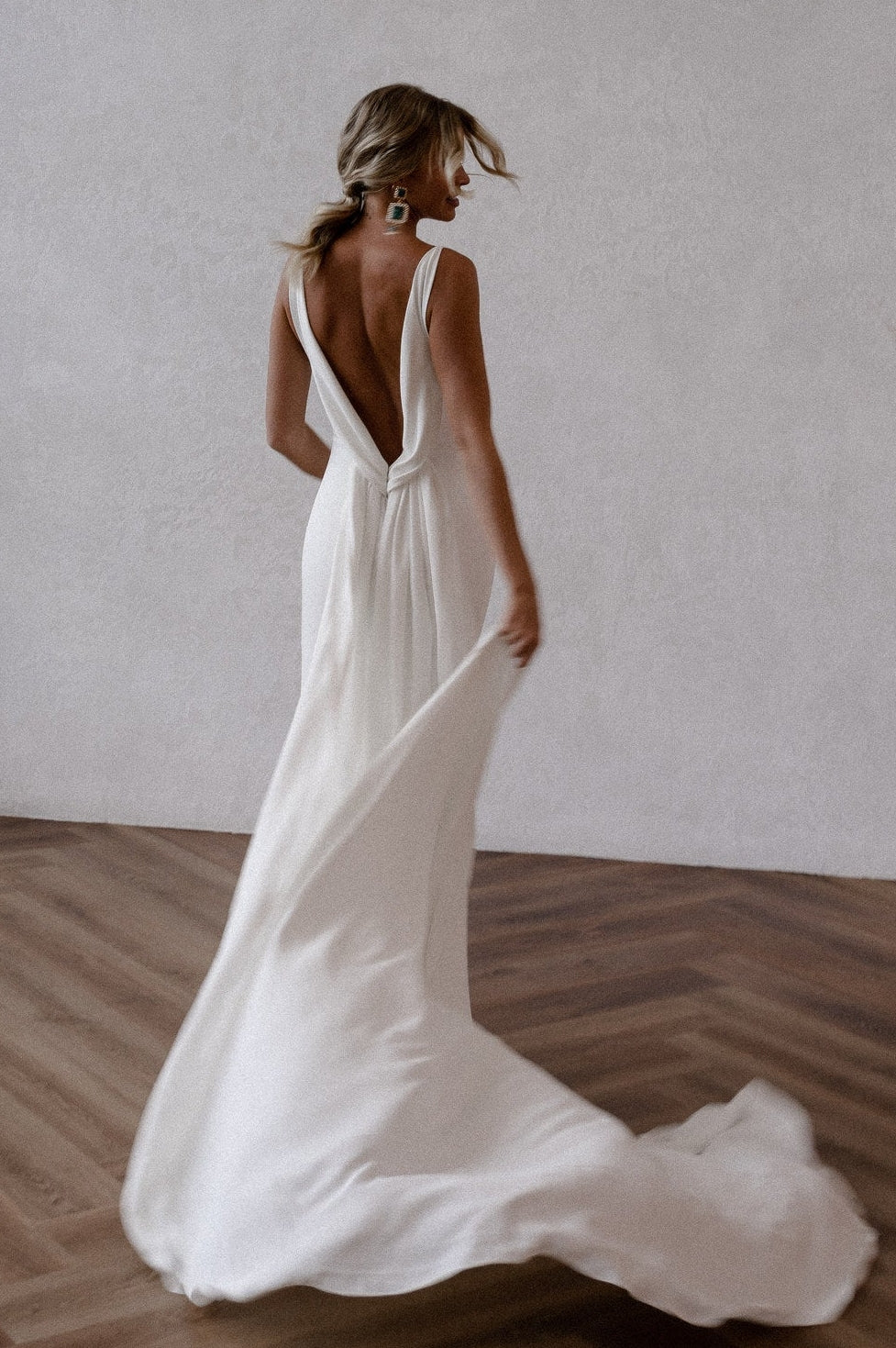 Mermaid Deep V-Neck Backless Long Wedding Dress – TANYA BRIDAL