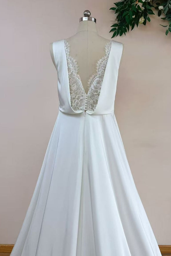Elegant V Neck Sleeveless A Line Simple Satin Wedding Dress With Veil