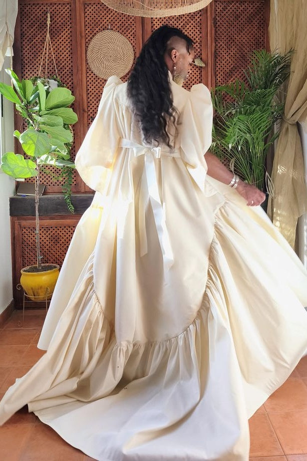 ivory silk taffeta wedding dress Classic Vintage Early 50's Ivory Taffeta Boat Neck Wedding Dress w Train! XS