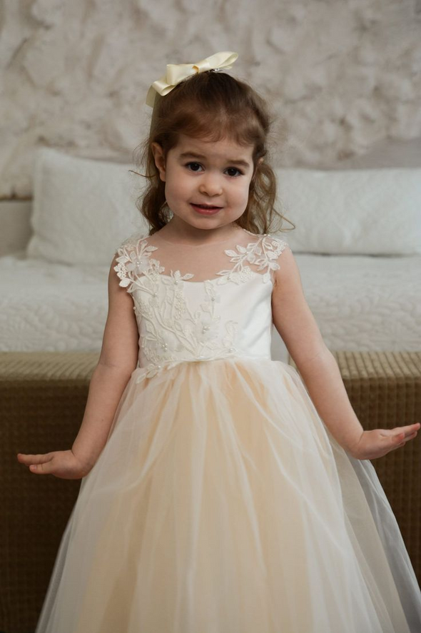Pretty Girl Dress With Bow Back Detachable Train