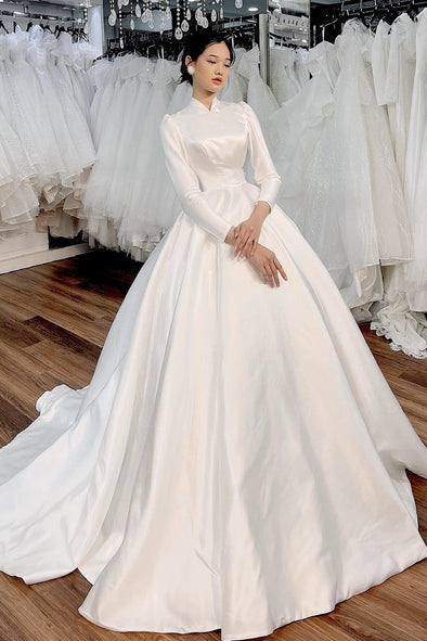 Traditional White Long Sleeves Satin Muslim Wedding Dress With Train