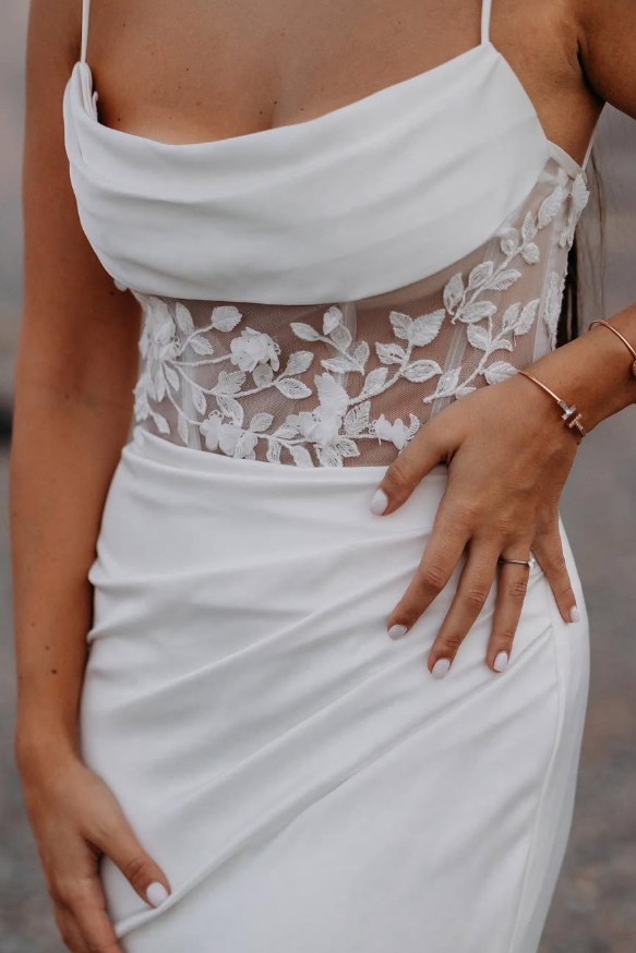Mermaid Long Wedding Dress Spaghetti Strap Lace Appliques