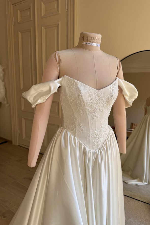 Ivory Wedding Dress Lace Appliques Off The Shoulder
