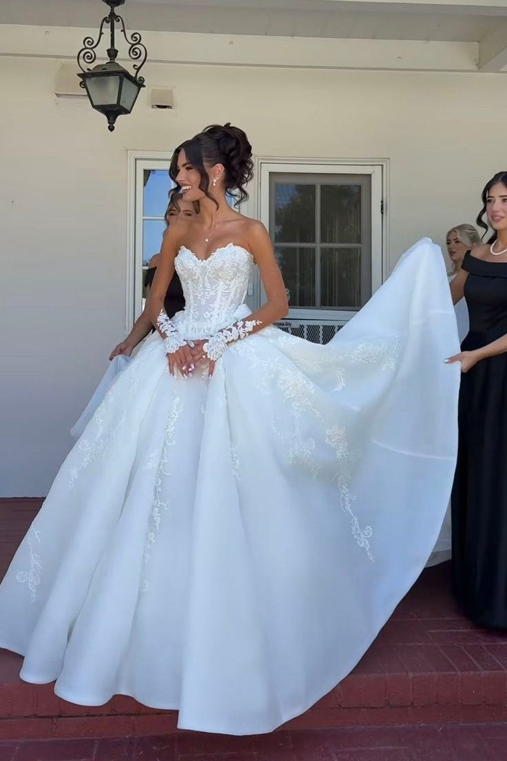 #DZ9404 Romantic Lace Appliques Wedding Gown