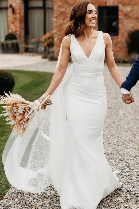 Trumpet V-neck Sleeveless Wedding Dress V Back Long Train