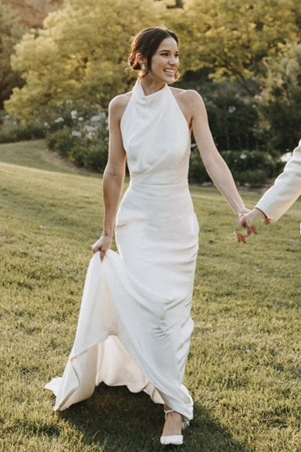 Simple Halter Neck White Gown Halter Wedding Dress With Long Train