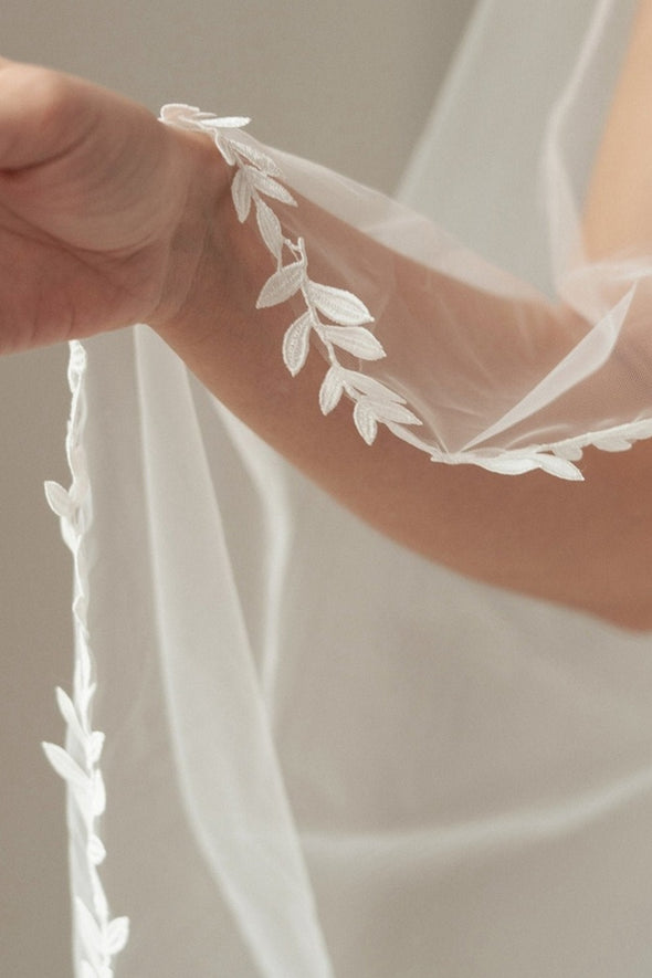 V129 Wedding Veil Leaf Lace Romantic Bride Accessories