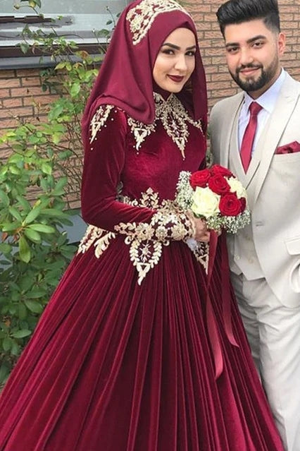10 Fashionable Wedding Hijab Styles For Muslim Brides | Bridal hijab  styles, Wedding hijab styles, Hijabi brides