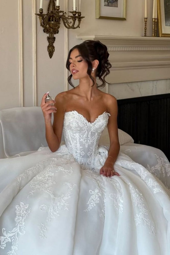 #DZ9404 Romantic Lace Appliques Wedding Gown