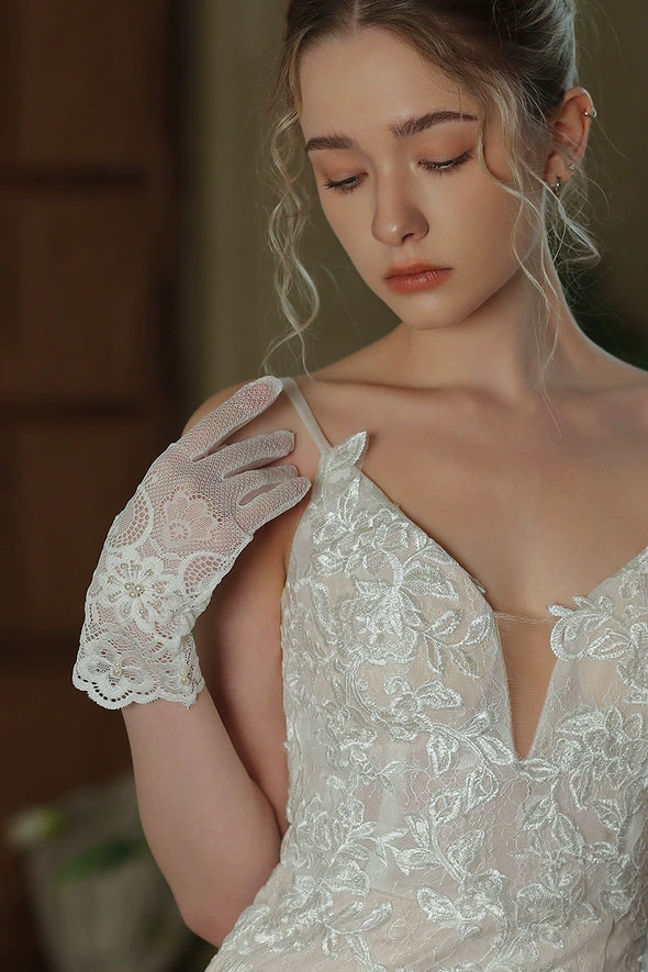 WG144 Elegant Lace Bridal Gloves Short Handmade Beads