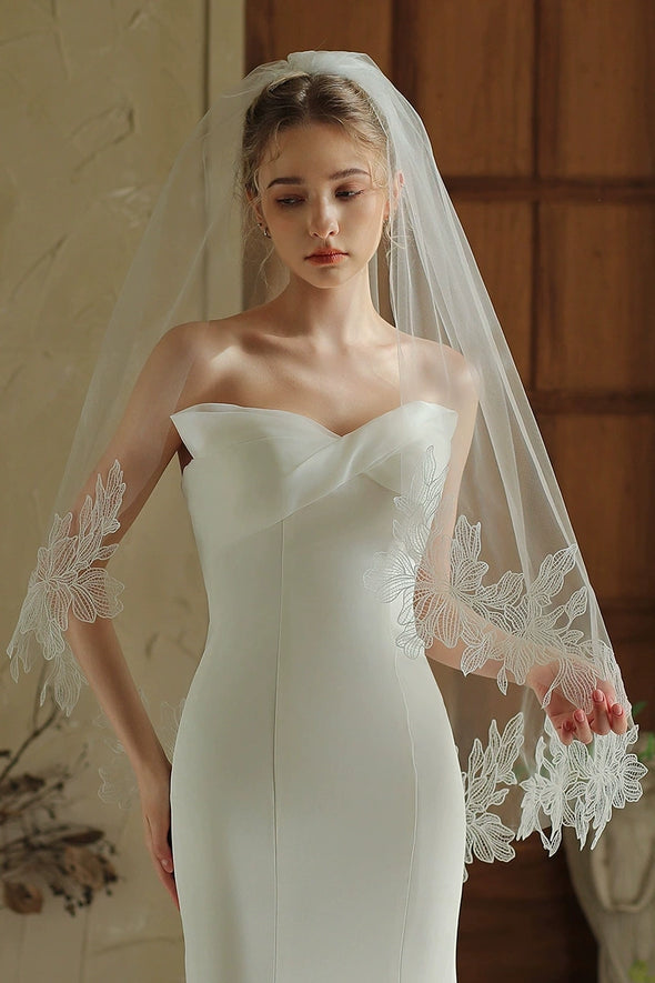 Big Flower Lace Edge Wedding Veil With Comb V390