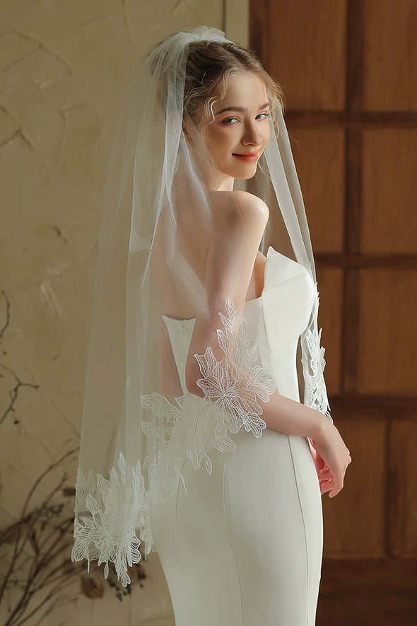 Big Flower Lace Edge Wedding Veil With Comb V390