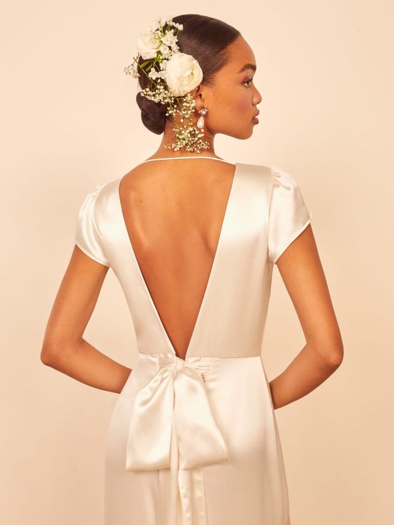 short sleeve backless wedding dress Bohemian Fitted Lace Beach Wedding Dresses Short Sleeve Bridal Gowns SWD0073