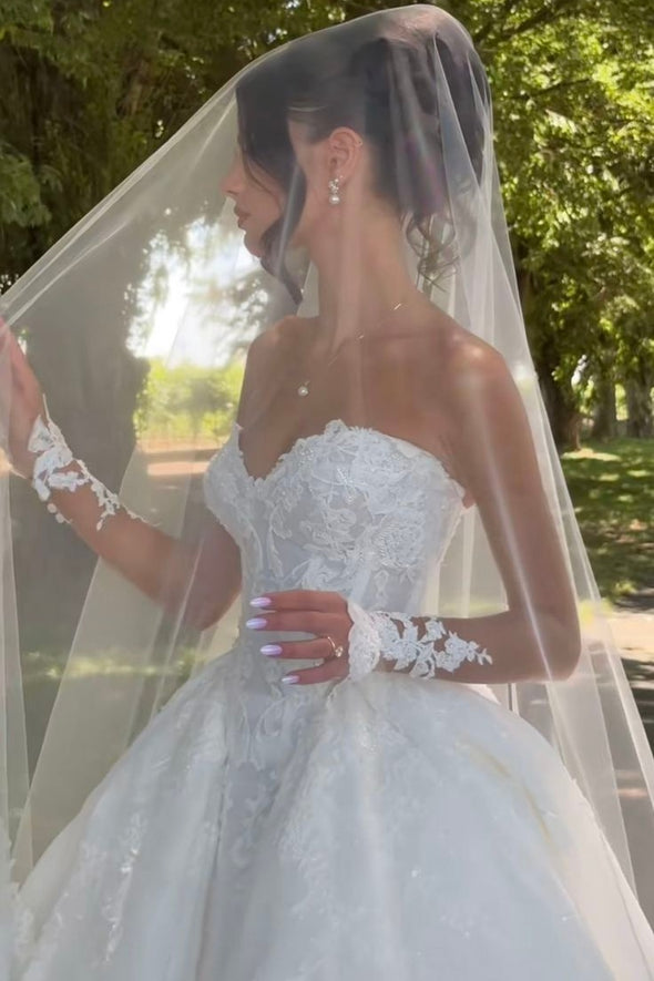 #DZ9404 Romantic Lace Appliques Wedding Gown