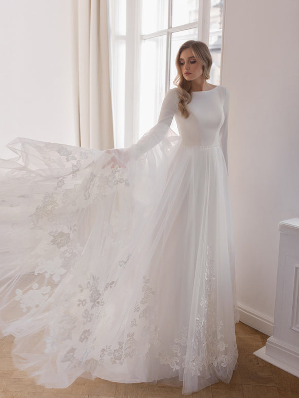 Full Sleeves Modest Lace Tulle Bohemian Wedding Gown