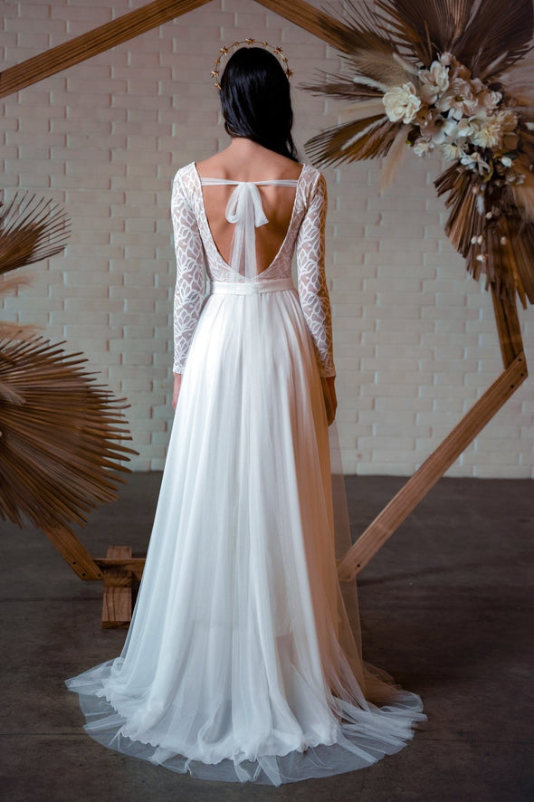 Long Sleeves V Neck Backless Lace A Line Wedding Bridal Dress