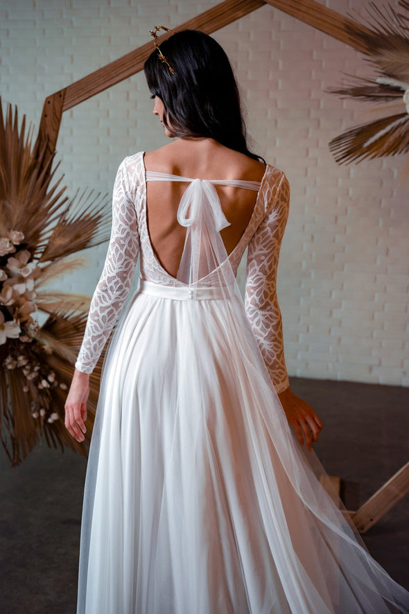 Long Sleeves V Neck Backless Lace A Line Wedding Bridal Dress