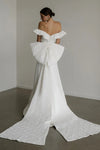 Large Detachable Bow Train Textured Bring Drama Look To The Gown DY023