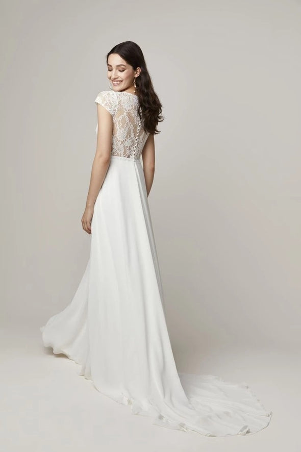 Cap Sleeve V-Neck A Line Wedding Dresses Lace Top  ZW788