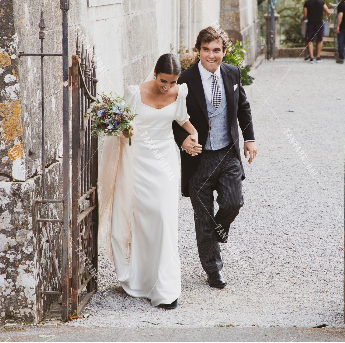 simple boho wedding dress with sleeves boho chic wedding dresses Boho Lace Deep V-Neck Bell Sleeves A-Line Wedding Dress-parroquiadesanalbertomagno.com