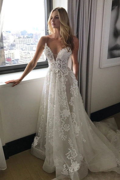 Bohemian A Line V Neck / Back Lace Wedding Dress Spaghetti Strap