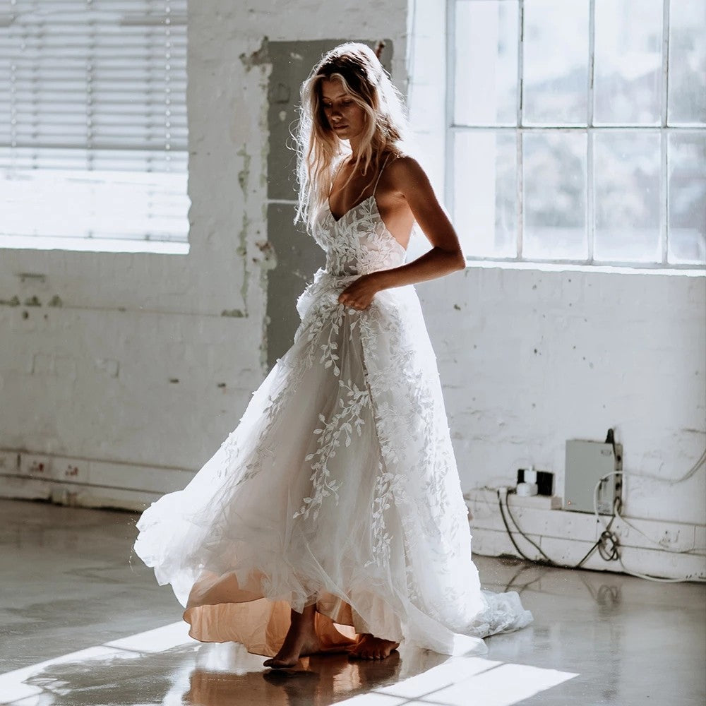 Leaf Lace Wedding Dresses Backless Luxury Bridal Gowns Uniques Noivas ZW376 Leaf Lace Wedding Dresses Backless Luxury Bridal Gowns Uniques Noivas ZW376
