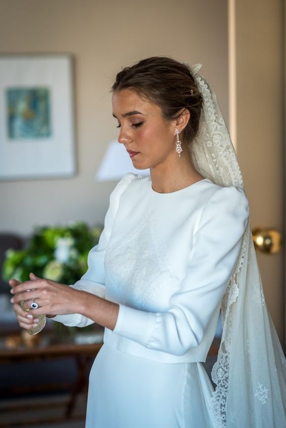 Simple Long Sleeves Wedding Dresses