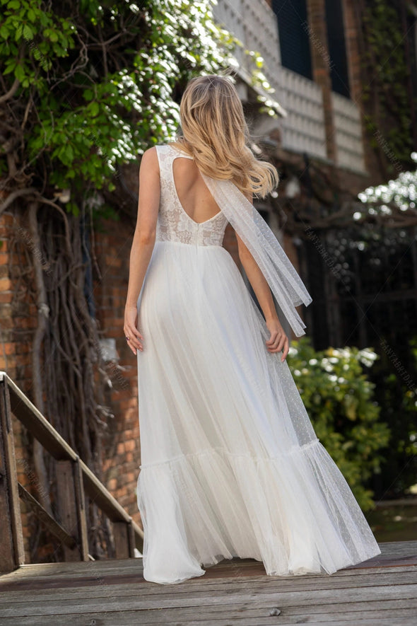 V-Neck Dot Tulle Wedding Dresses A Line ZW928