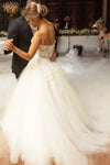 Classic Sweetheart Lace Appliques Ball Gown Tulle Wedding Dress