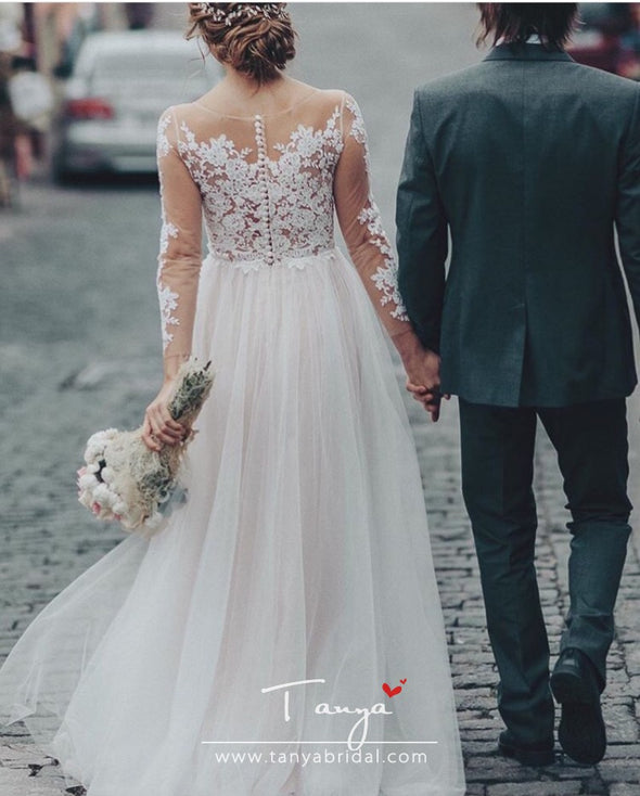 Simple Tulle Lace Applique Wedding Dresses 3/4 Long Sleeve Scalloped Floor-Length A-Line Bridal Dress Unique Covered Button