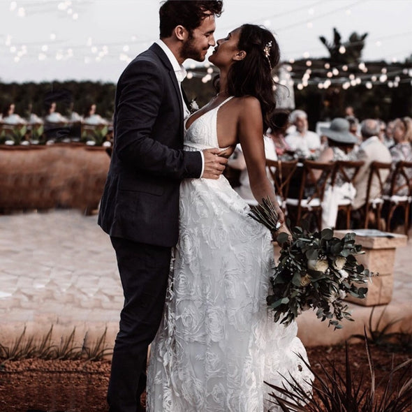 Sexy Beach Ivory Lace Wedding Dresses With Slit Backless