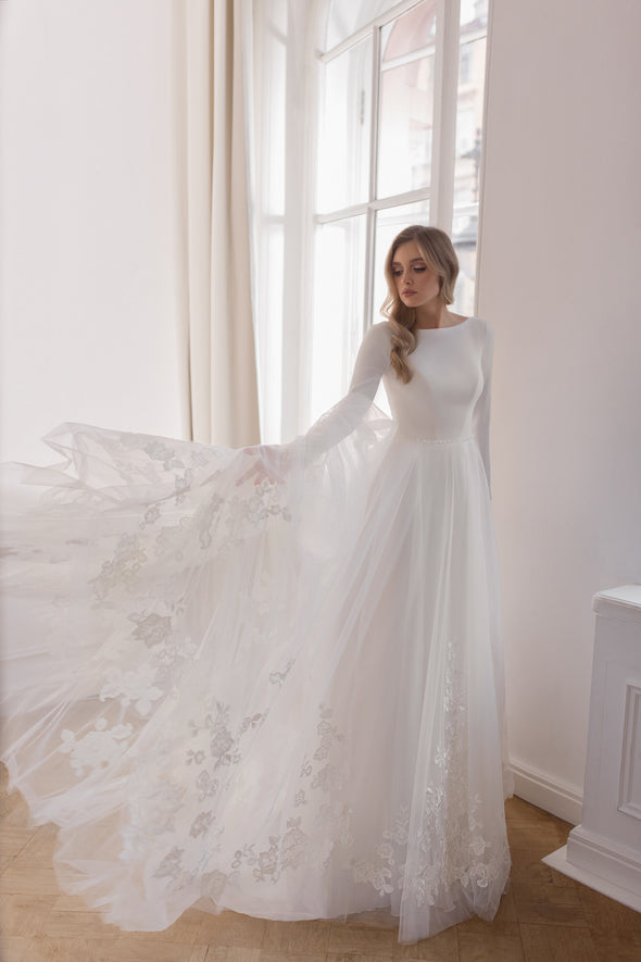 Full Sleeves Modest Lace Tulle Bohemian Wedding Gown