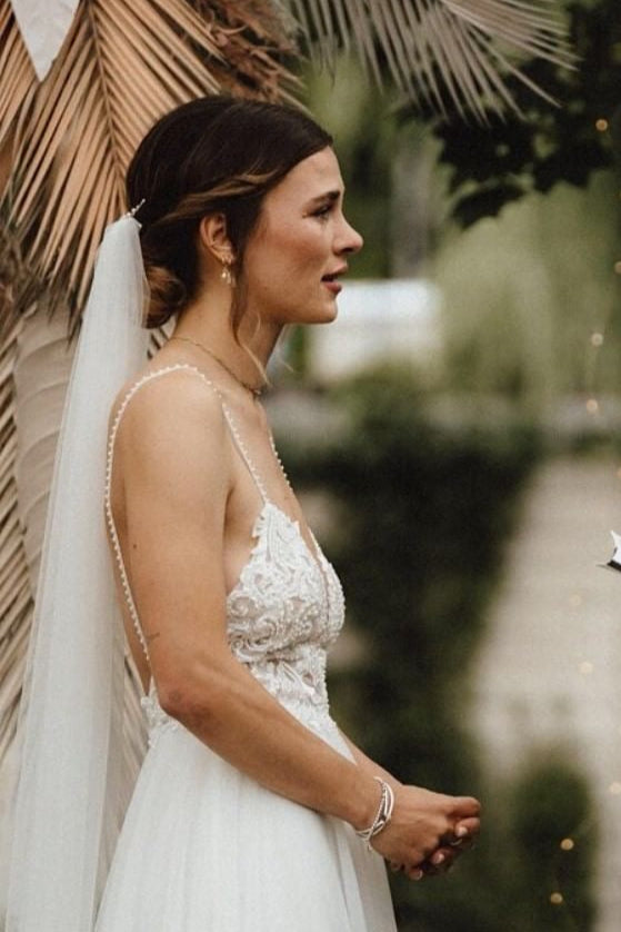 V Neckline Country Style Wedding Gown Backless