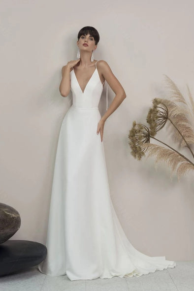 Simple Backless Elegant Bridal Beach Gowns With Ribbona DW644