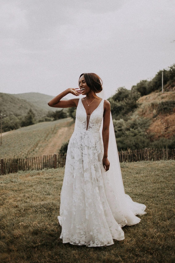 A-Line Lace Wedding Dresses Romantic Dreamy Bridal Gowns Chic ZW870