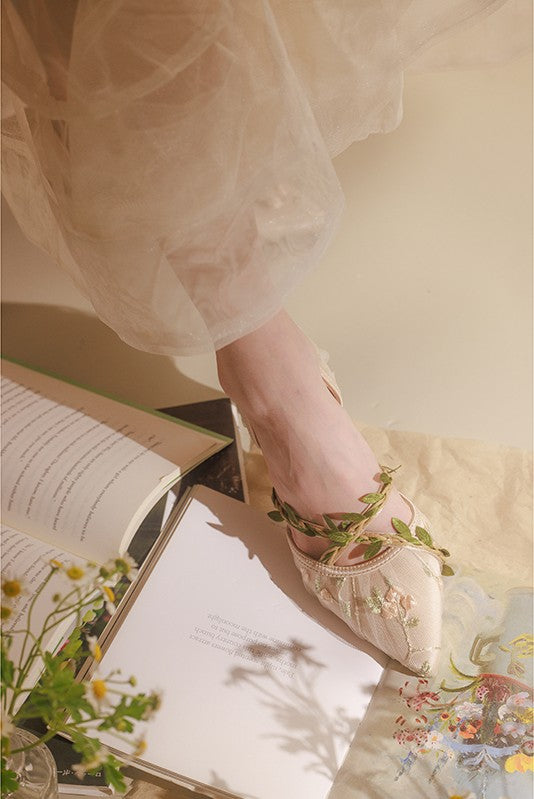 Floral Leaf Elegant Tulle Embroidery Wedding Bride Shoes TANYA BRIDAL Floral Leaf Elegant Tulle Embroidery Wedding Bride Shoes TANYA BRIDAL