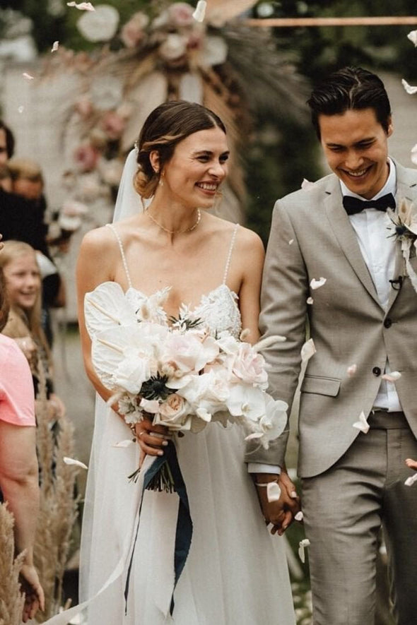 V Neckline Country Style Wedding Gown Backless