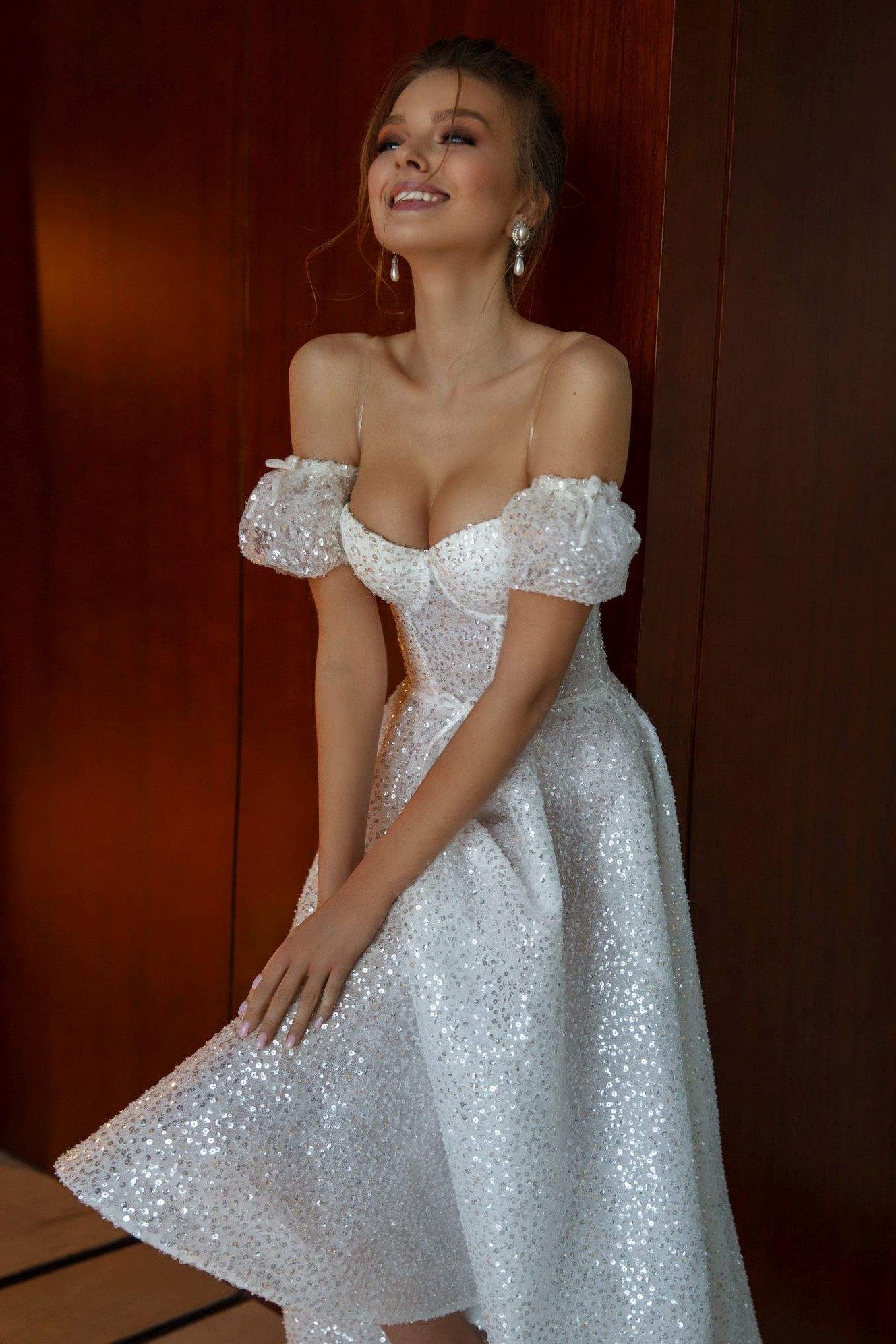 Beaded Knee Length Wedding Dresses Bling Fashion Luxury Bridal Dancing TANYA BRIDAL Beaded Knee Length Wedding Dresses Bling Fashion Luxury Bridal Dancing TANYA BRIDAL