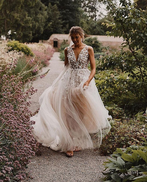 Luxury Lace Flower Garden V Neck White Wedding Dress Nude Lining TB1395