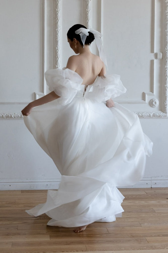 Elegant Long Wedding Dress With Detachable Sleeves TT587