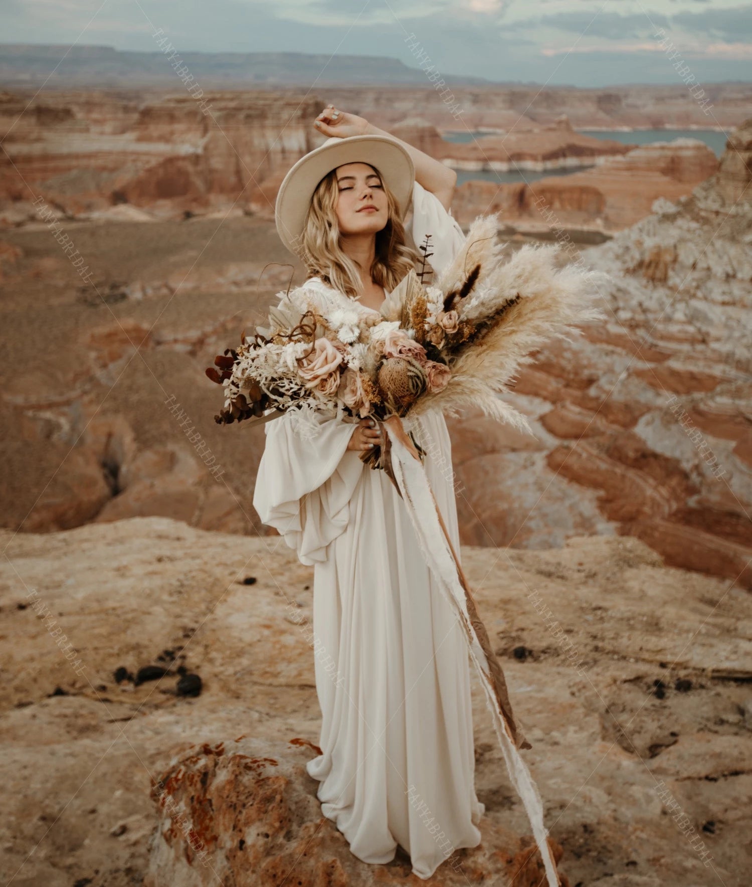 Bohemian Boho Wedding Dresses V-Neck Lantern Sleeve Noivas ZW413 – TANYA  BRIDAL