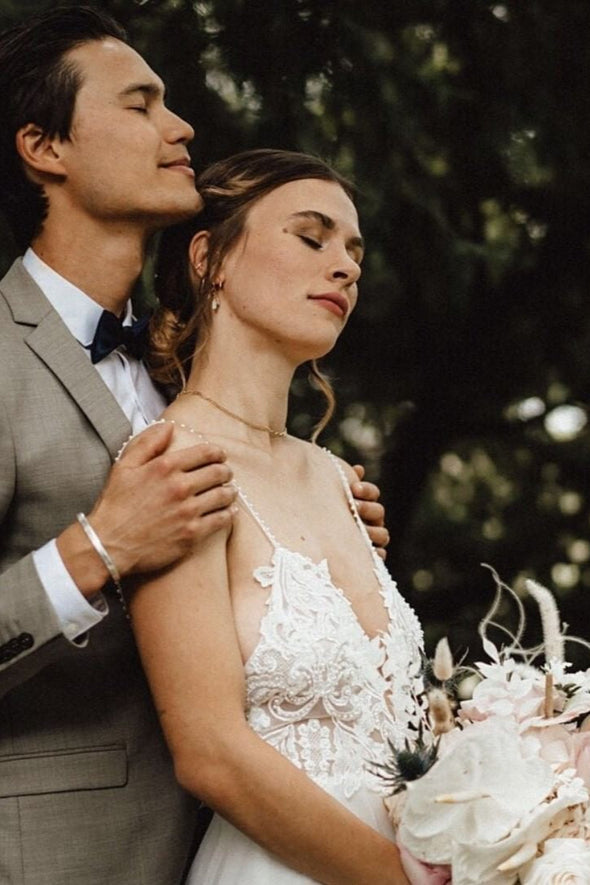 V Neckline Country Style Wedding Gown Backless