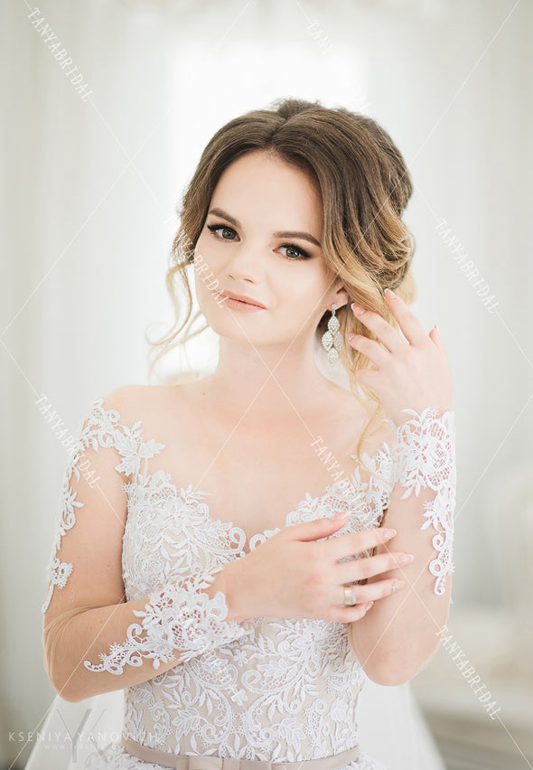 Elegant Lace Wedding Dresses A Line Long Sleeve Bridal Gowns illusion back Robe de soriee DW326