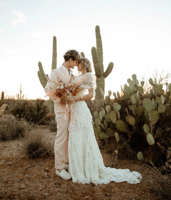 Flower Emboridery Tulle Wedding Dresses Puff Sleeve DW561