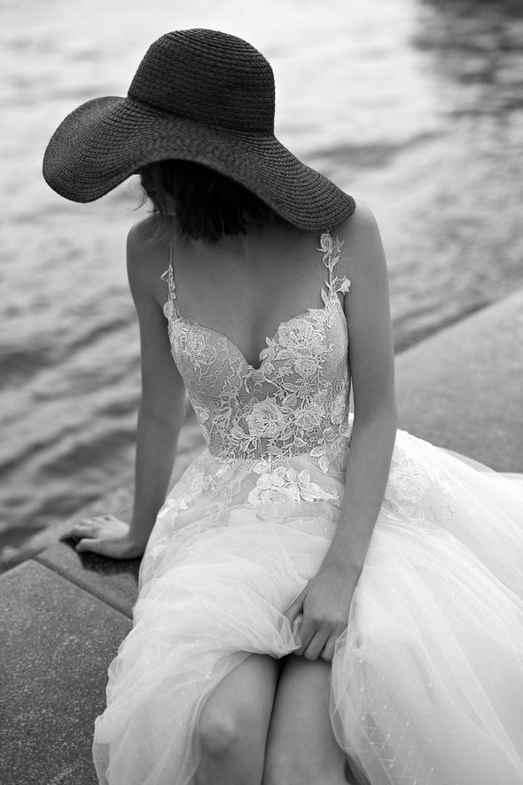 Elegant Wedding Gowns Lace Appliques Tulle Bride Dress Backless Vestido De Noiva